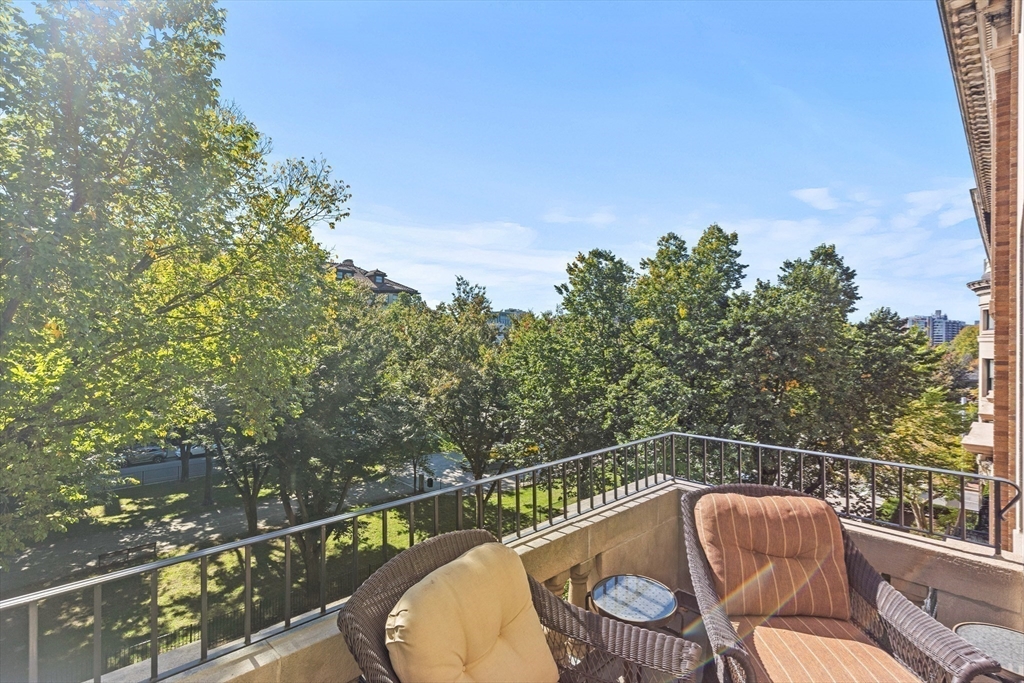 4 bed, 3 bath apartment for rent at 409 Commonwealth Ave Unit E, Back Bay — photo 22 of 25