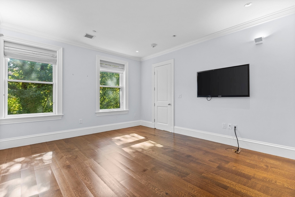 4 bed, 3 bath apartment for rent at 409 Commonwealth Ave Unit E, Back Bay — photo 10 of 25