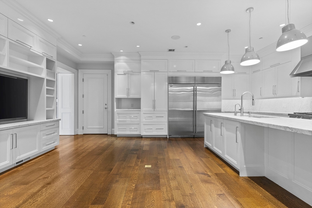 4 bed, 3 bath apartment for rent at 409 Commonwealth Ave Unit E, Back Bay — photo 8 of 25
