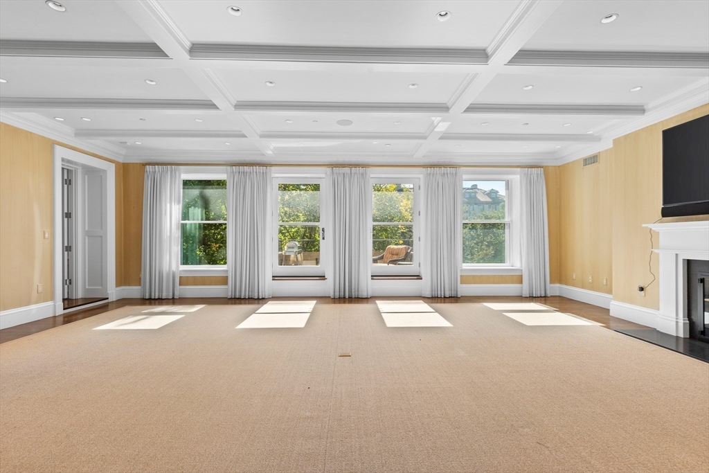 4 bed, 3 bath apartment for rent at 409 Commonwealth Ave Unit E, Back Bay — photo 3 of 25