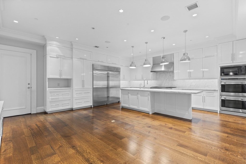 4 bed, 3 bath apartment for rent at 409 Commonwealth Ave Unit E, Back Bay — photo 7 of 25