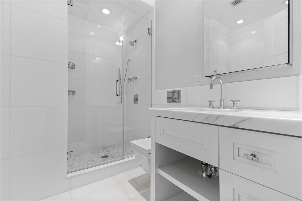 4 bed, 3 bath apartment for rent at 409 Commonwealth Ave Unit E, Back Bay — photo 14 of 25