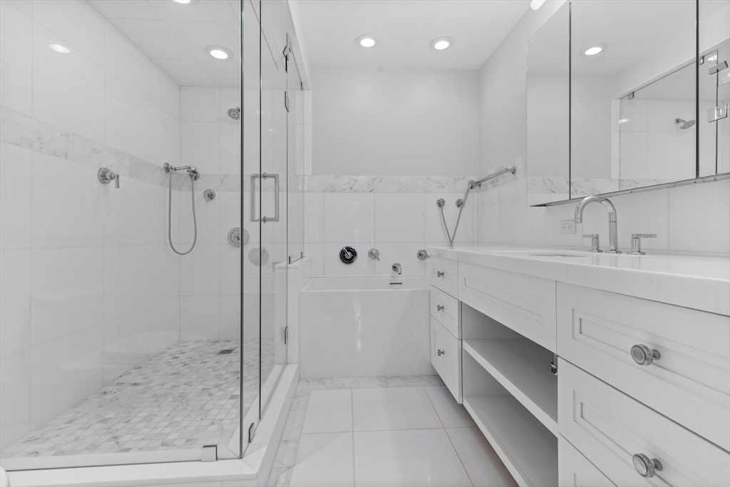 4 bed, 3 bath apartment for rent at 409 Commonwealth Ave Unit E, Back Bay — photo 12 of 25