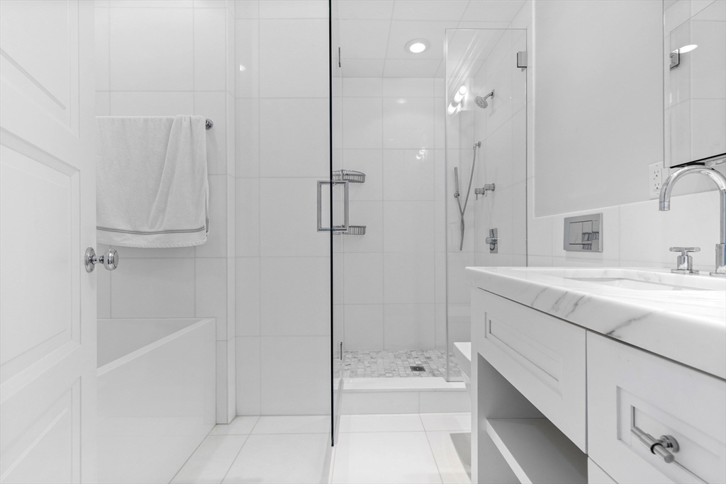 4 bed, 3 bath apartment for rent at 409 Commonwealth Ave Unit E, Back Bay — photo 15 of 25
