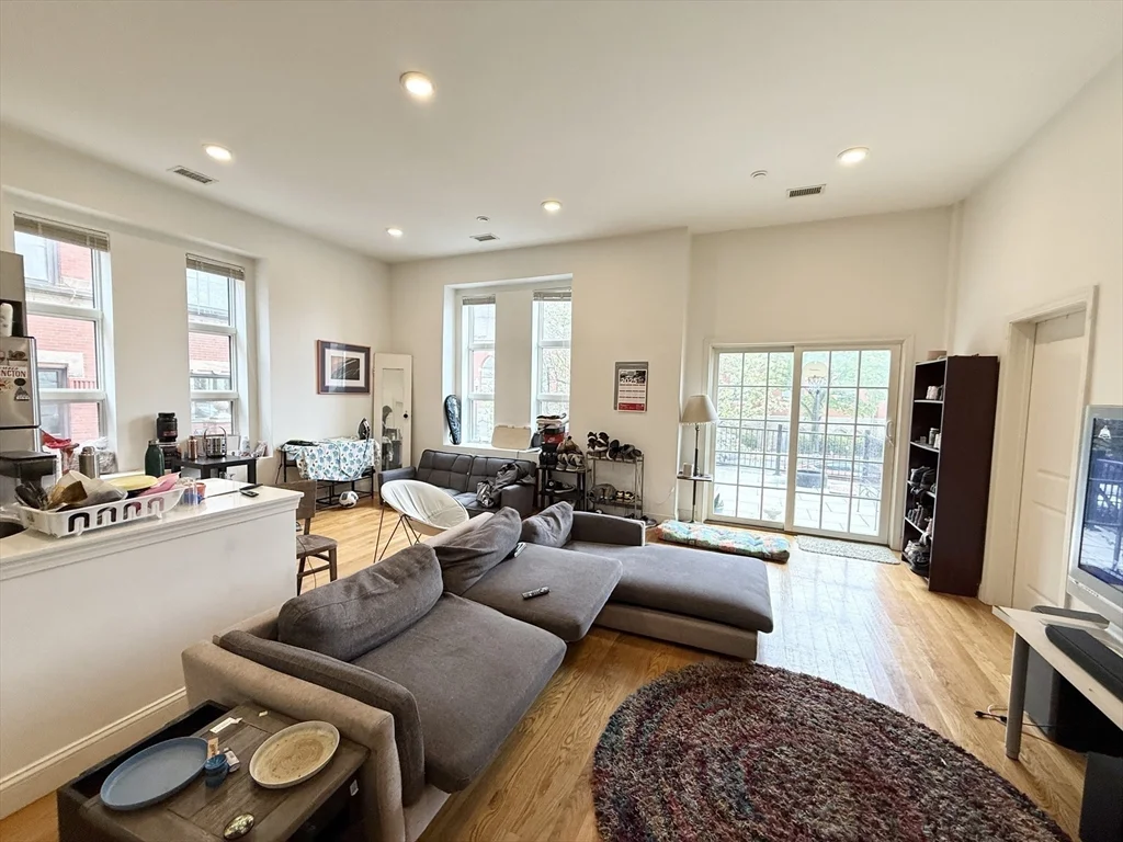 3 bed, 2 bath apartment for rent at 409 Dudley St Unit 2, Roxbury — photo 4 of 8