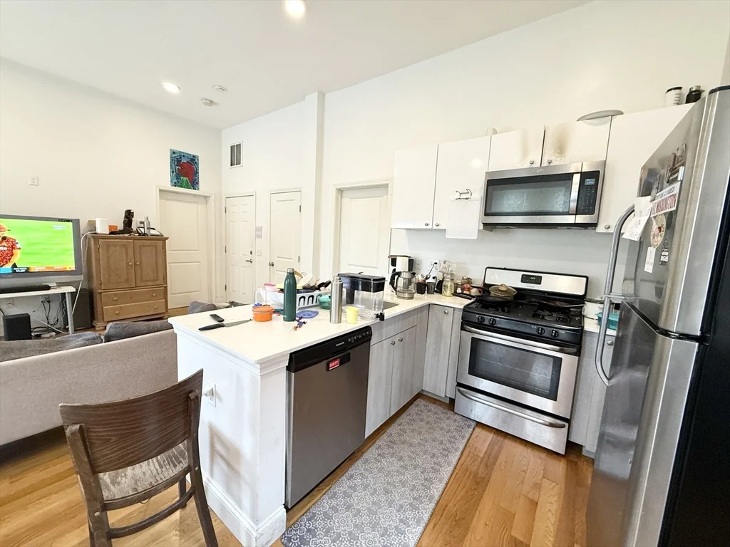 3 bed, 2 bath apartment for rent at 409 Dudley St Unit 2, Roxbury — photo 2 of 8