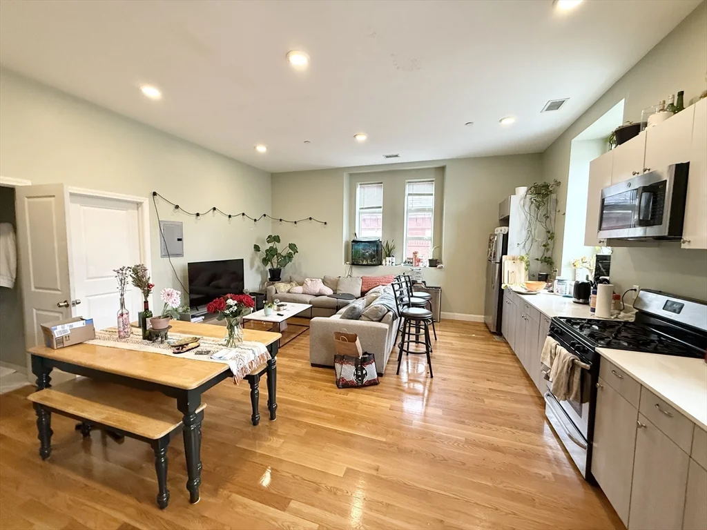 3 bed, 2 bath apartment for rent at 409 Dudley St Unit 4, Roxbury — photo 3 of 10