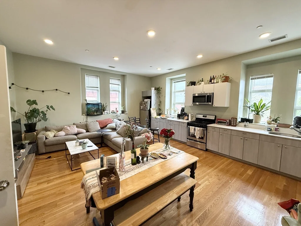 3 bed, 2 bath apartment for rent at 409 Dudley St Unit 4, Roxbury — photo 2 of 10