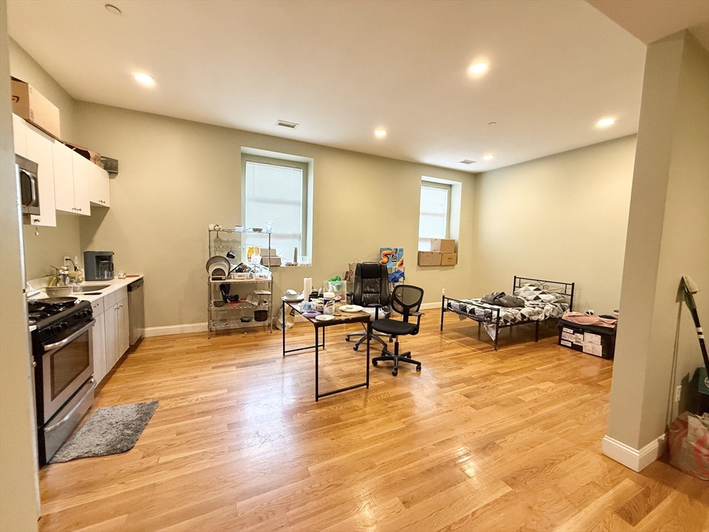 3 bed, 2 bath apartment for rent at 409 Dudley St Unit 5, Roxbury — photo 2 of 8