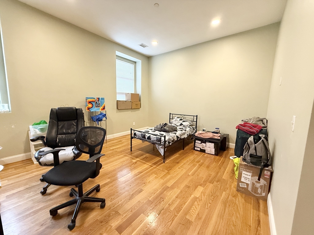 3 bed, 2 bath apartment for rent at 409 Dudley St Unit 5, Roxbury — photo 3 of 8