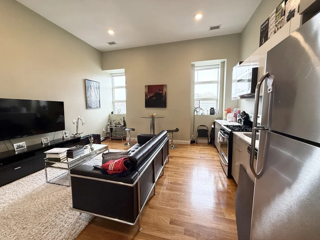 2 bed, 2 bath apartment for rent at 409 Dudley St Unit 8, Roxbury — photo 2 of 8