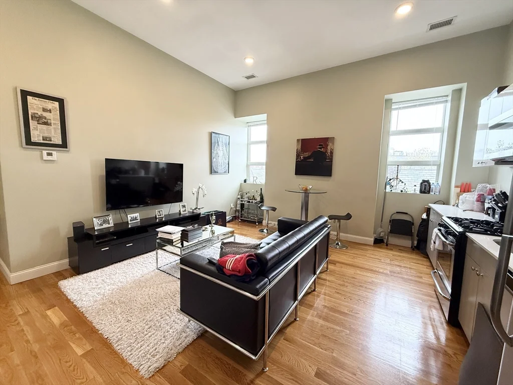 2 bed, 1 bath apartment for rent at 409 Dudley St Unit 9, Roxbury — photo 2 of 8