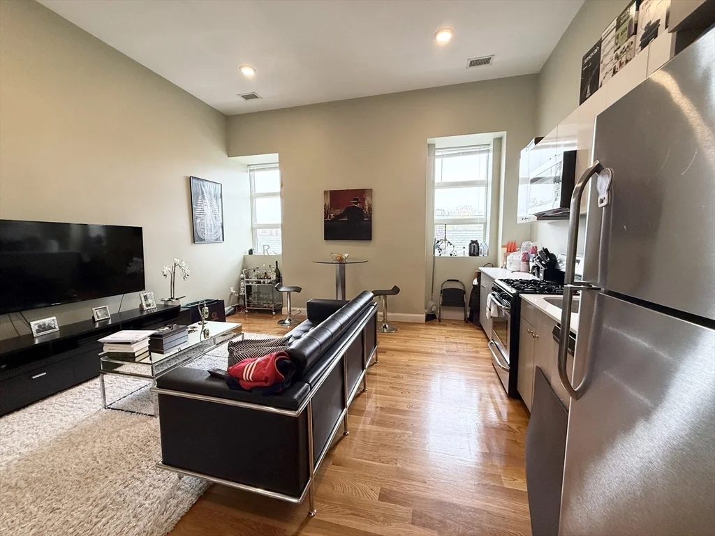 2 bed, 1 bath apartment for rent at 409 Dudley St Unit 9, Roxbury — photo 3 of 8