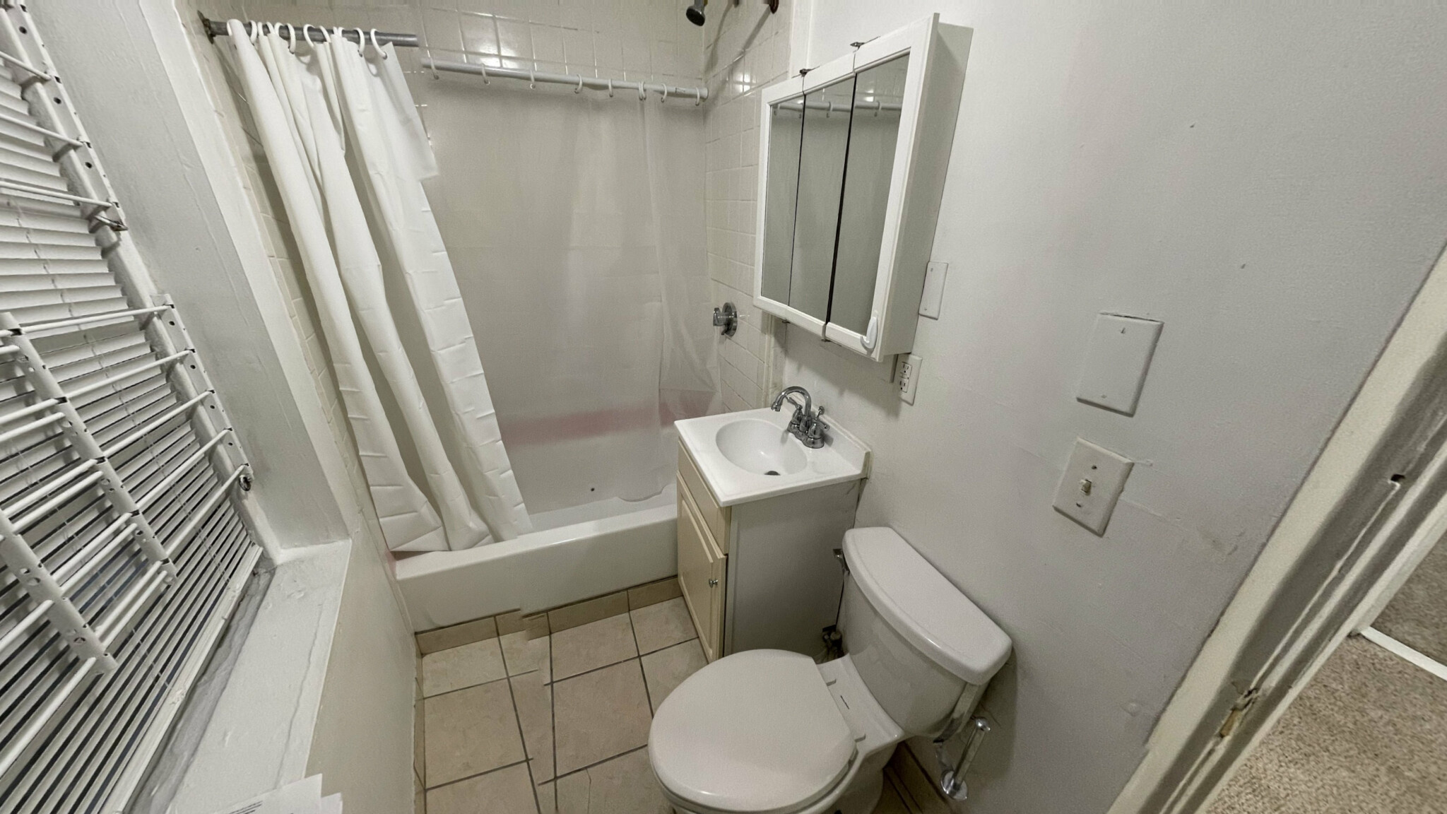 1 bed, 1 bath apartment for rent at 409 Huntington Ave Unit 1, Fenway — photo 3 of 10
