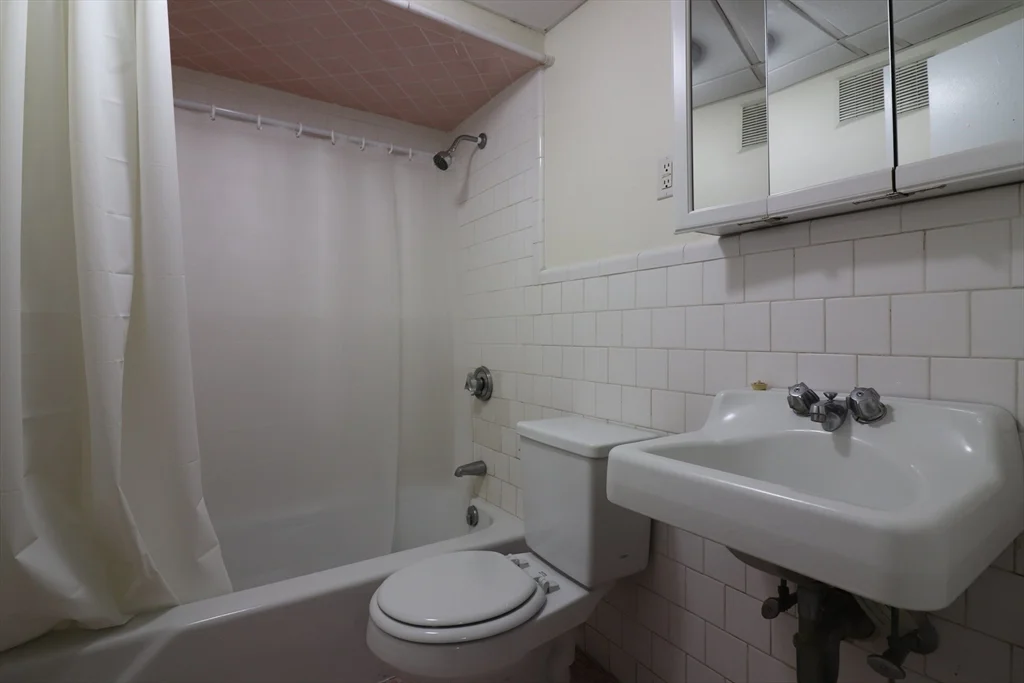 2 bed, 1 bath apartment for rent at 409 Huntington Ave Unit B3, Fenway — photo 6 of 6