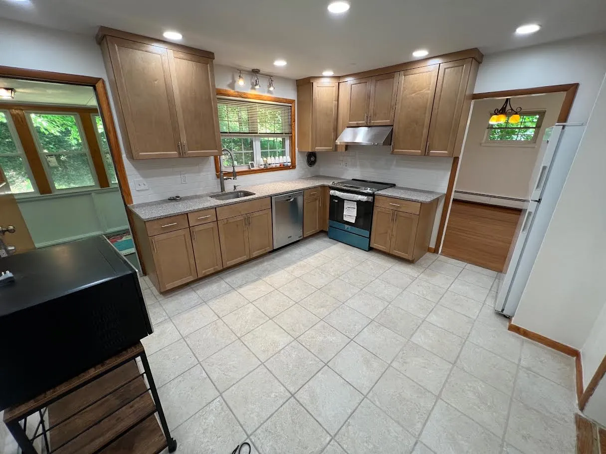 3 bed, 2 bath apartment for rent at 409 Lowell Ave Unit 2, Newtonville — photo 2 of 16