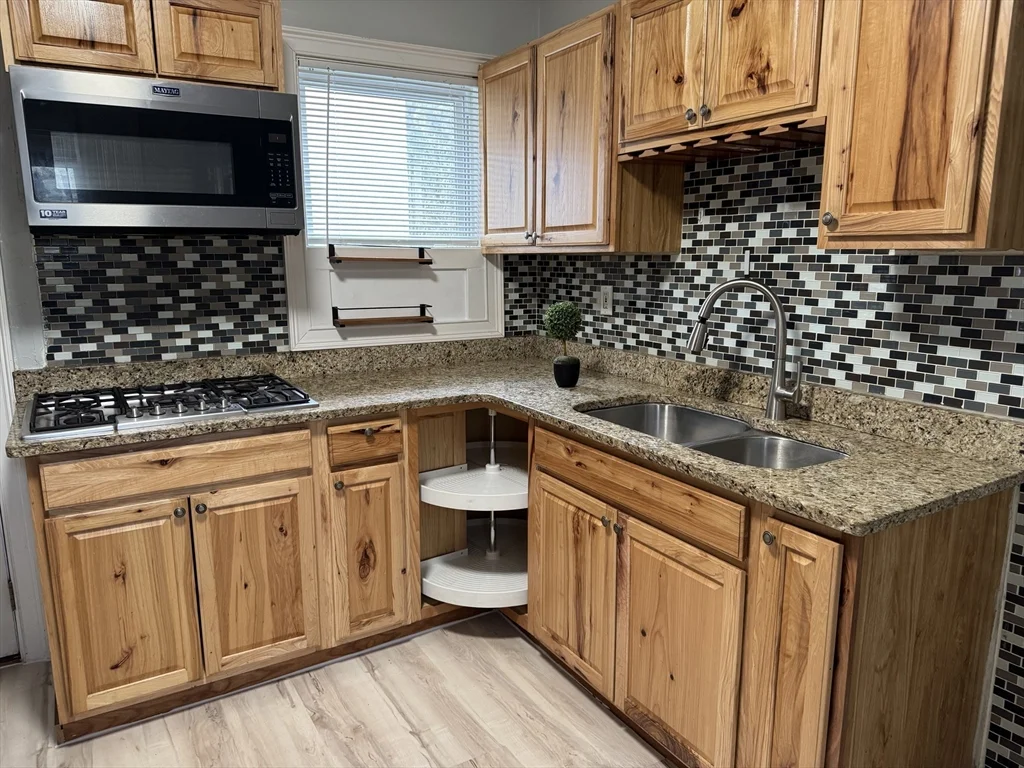 2 bed, 1 bath apartment for rent at 409 Moody St Unit 1, Lowell — photo 4 of 16