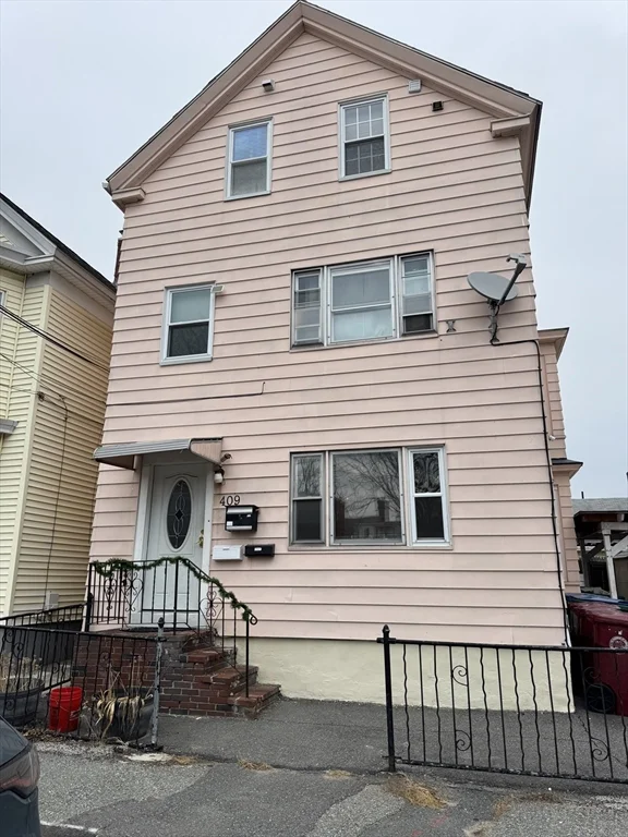 2 bed, 1 bath apartment for rent at 409 Moody St Unit 1, Lowell — photo 1 of 16