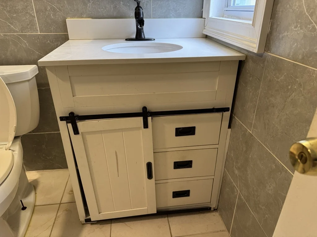 2 bed, 1 bath apartment for rent at 409 Moody St Unit 1, Lowell — photo 10 of 16