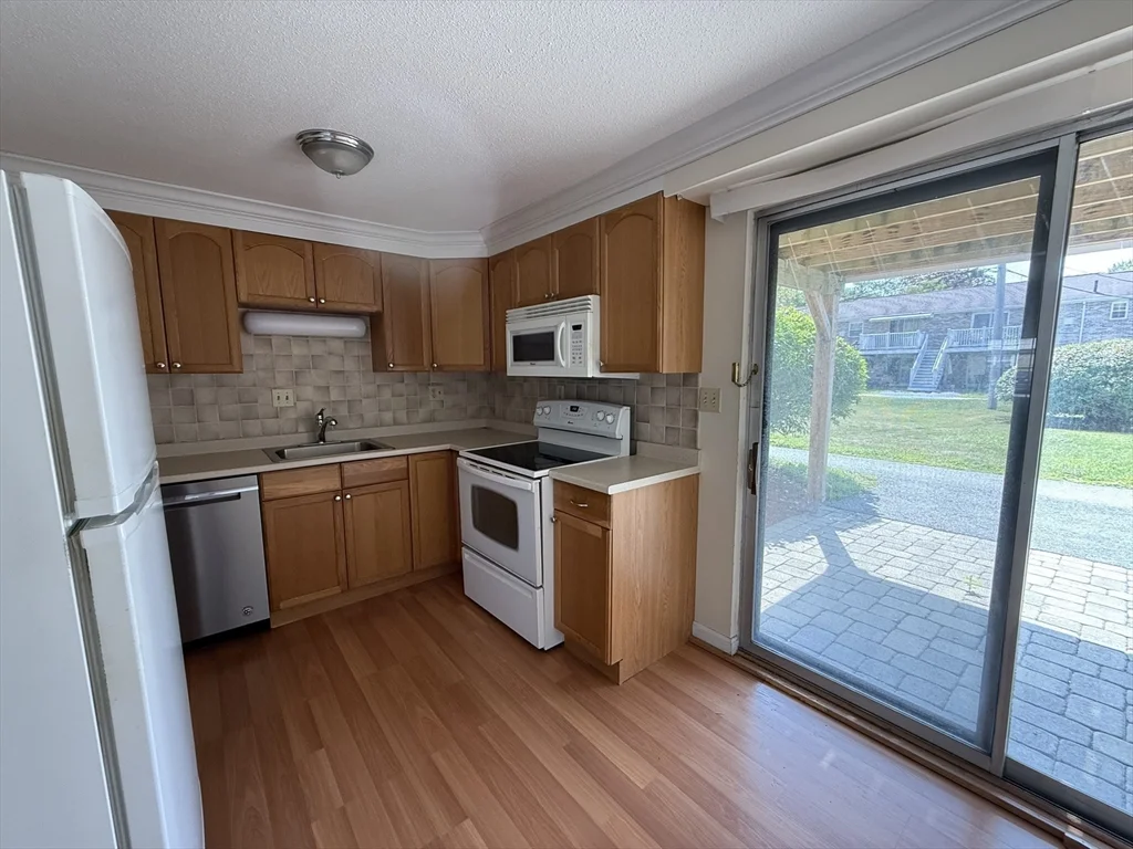 1 bed, 1 bath apartment for rent at 40B Washington Park Dr Unit 5, Andover — photo 5 of 11