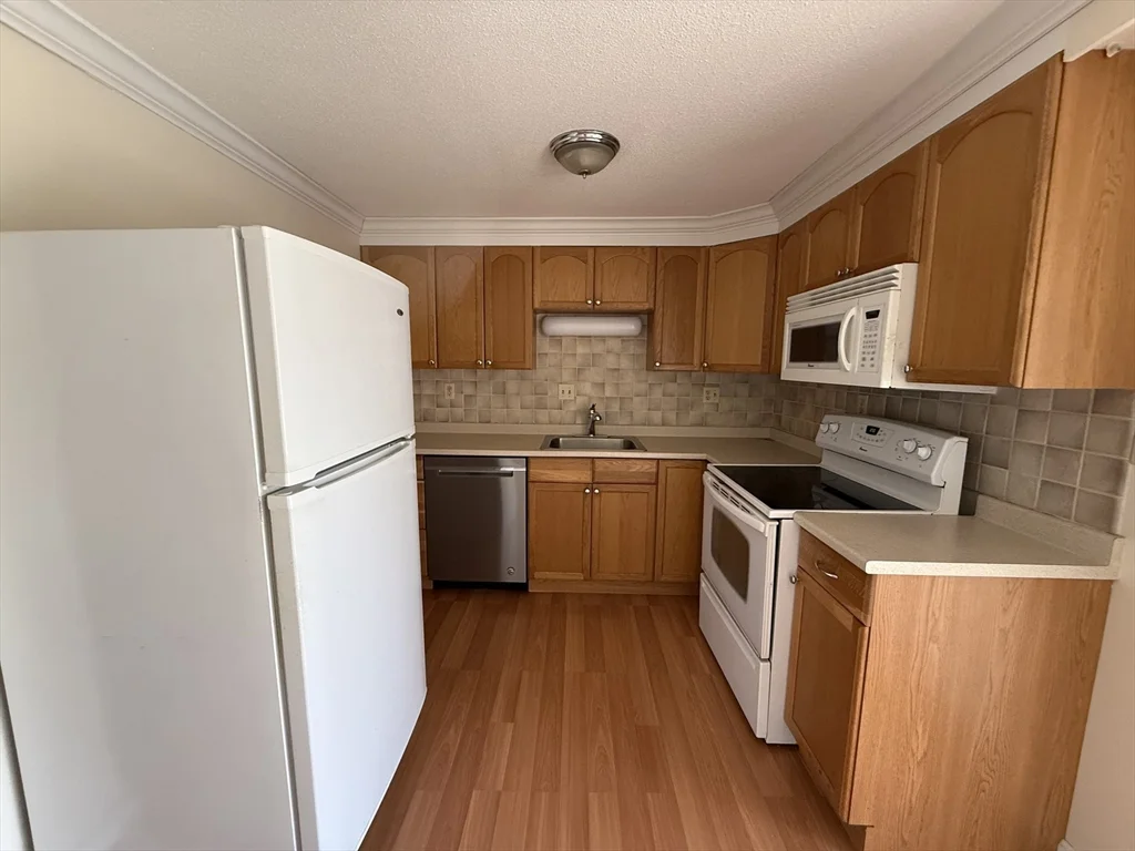 1 bed, 1 bath apartment for rent at 40B Washington Park Dr Unit 5, Andover — photo 4 of 11