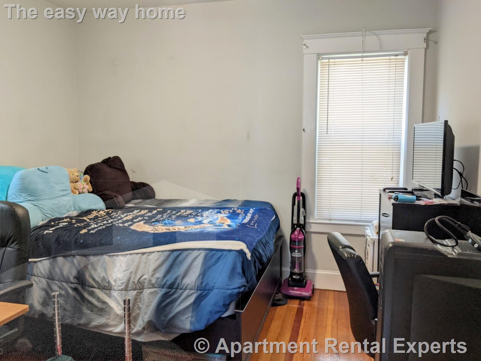 3 bed, 1 bath apartment for rent at 41 Belknap St Unit 1, Teele Square — photo 5 of 20