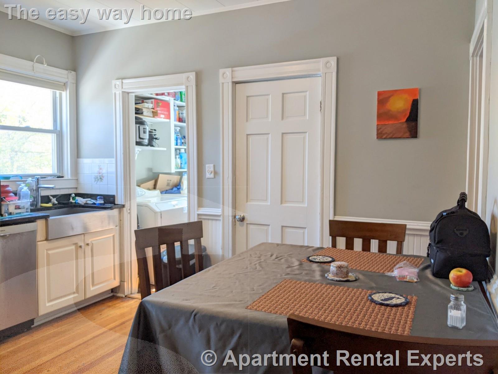 3 bed, 1 bath apartment for rent at 41 Belknap St Unit 1, Teele Square — photo 3 of 20