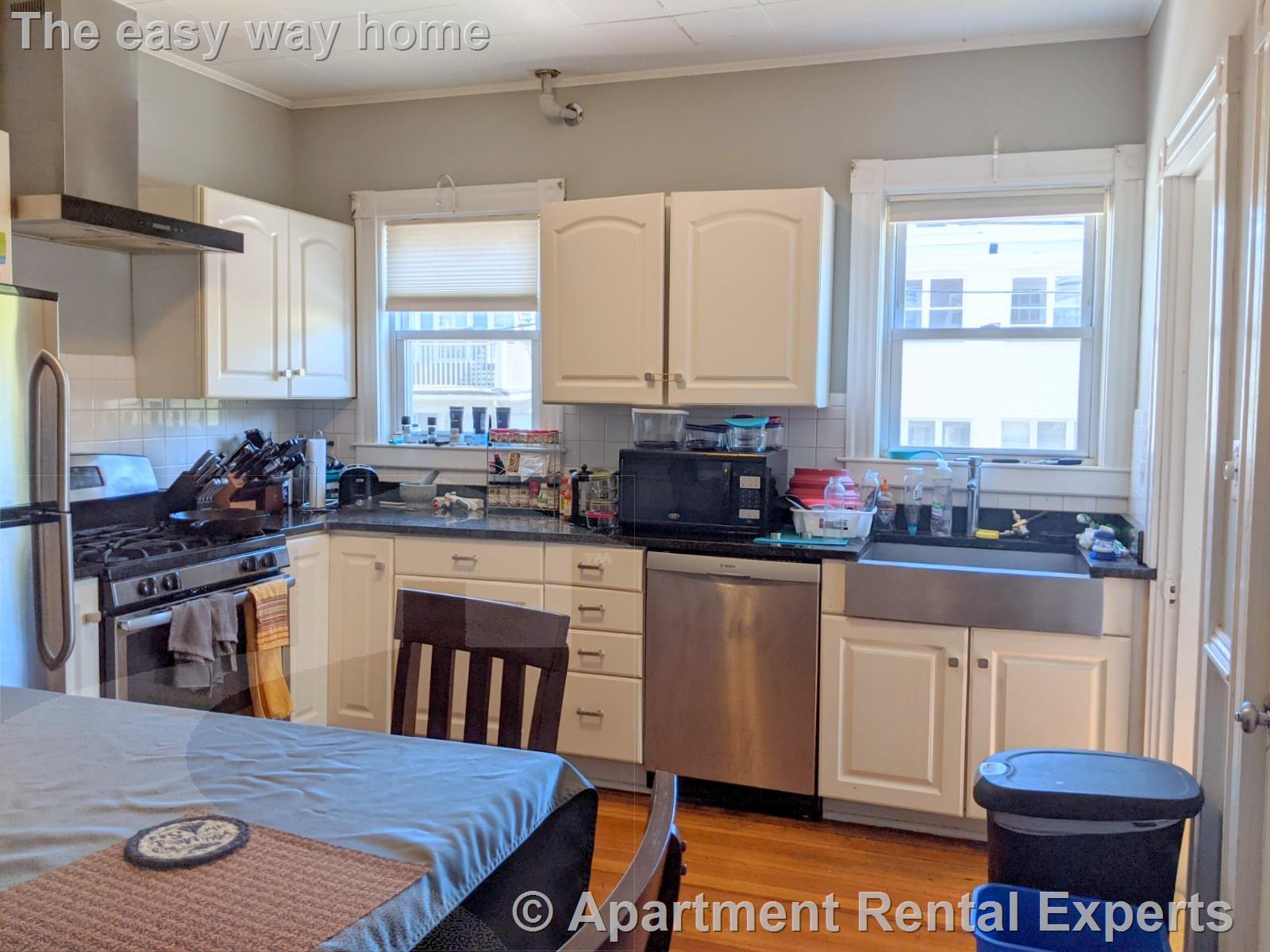3 bed, 1 bath apartment for rent at 41 Belknap St Unit 1, Teele Square