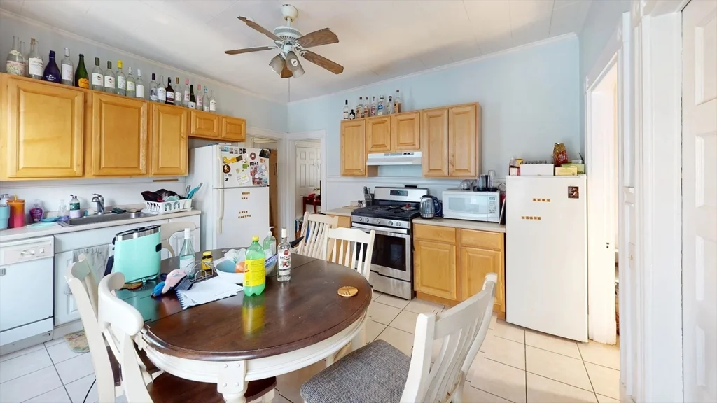 4 bed, 1 bath apartment for rent at 41-43 Charnwood Rd Unit 41, Somerville — photo 2 of 14