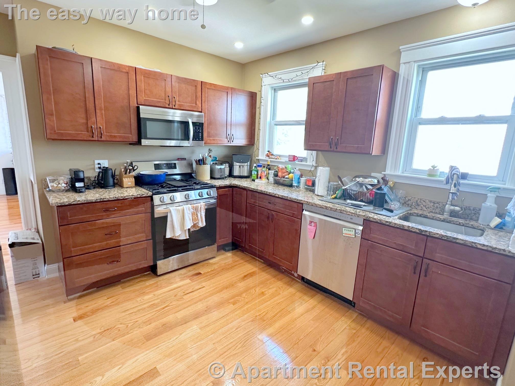 3 bed, 1 bath apartment for rent at 41-43 Jaques St Unit 3, Winter Hill — photo 1 of 22