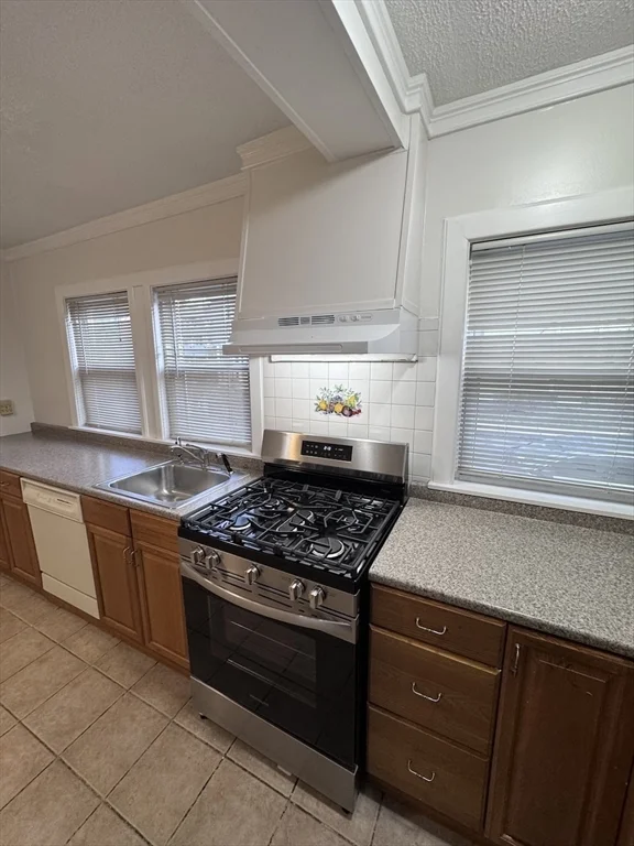 2 bed, 1 bath apartment for rent at 41-43 Sydney St Unit 1, Somerville — photo 5 of 16
