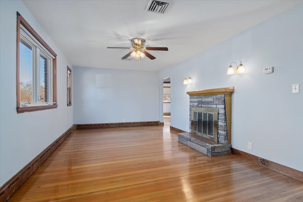 3 bed, 2 bath apartment for rent at 41 Allen Rd, Norwood — photo 17 of 38