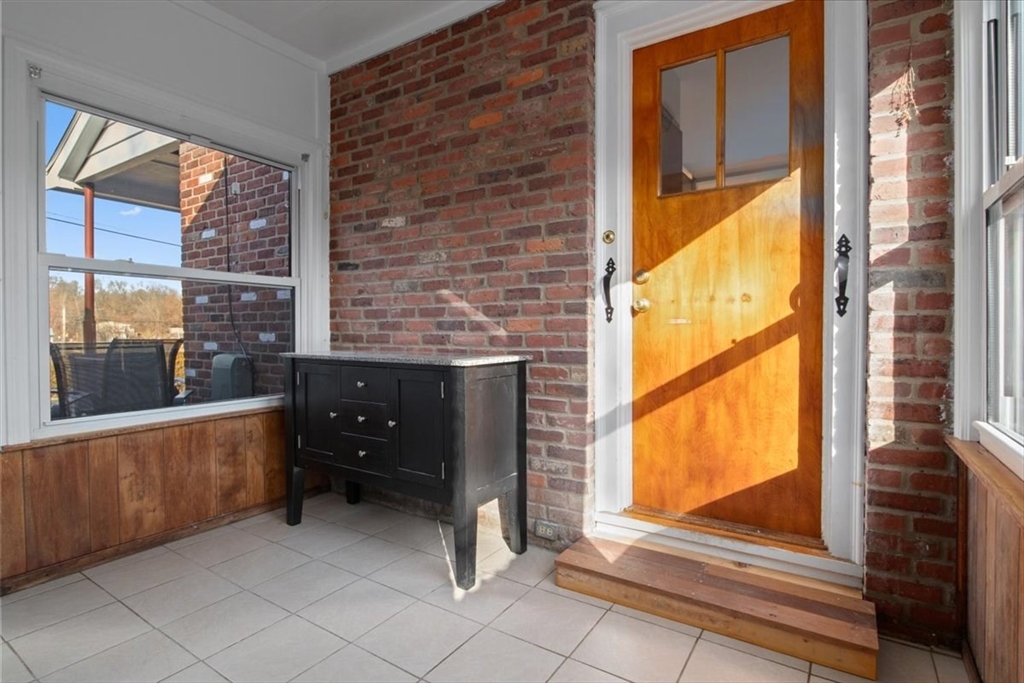 3 bed, 2 bath apartment for rent at 41 Allen Rd, Norwood — photo 4 of 38
