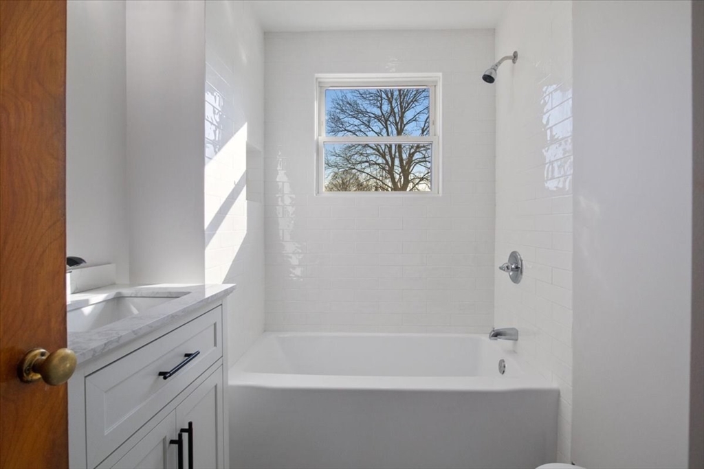 3 bed, 2 bath apartment for rent at 41 Allen Rd, Norwood — photo 20 of 38
