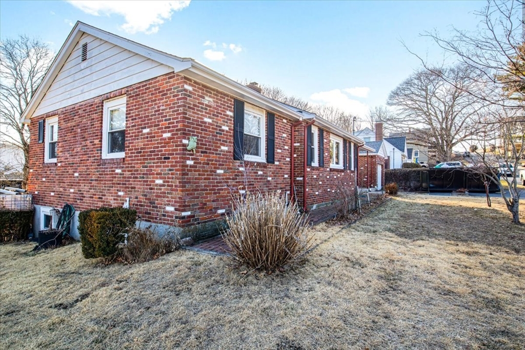 3 bed, 2 bath apartment for rent at 41 Allen Rd, Norwood — photo 34 of 38