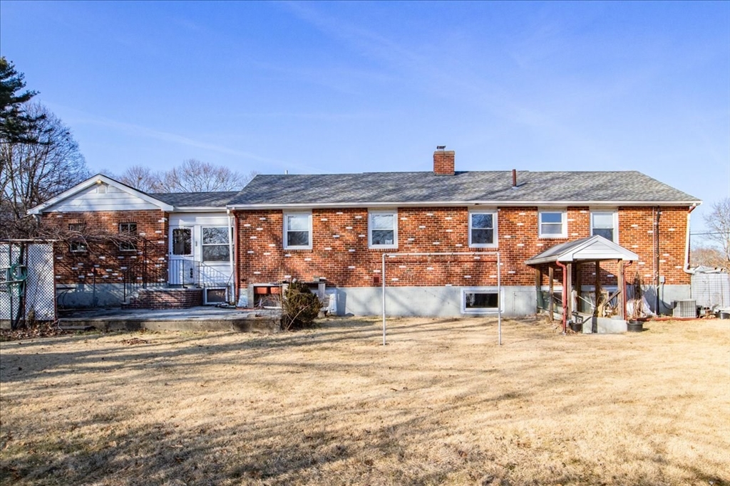 3 bed, 2 bath apartment for rent at 41 Allen Rd, Norwood — photo 36 of 38