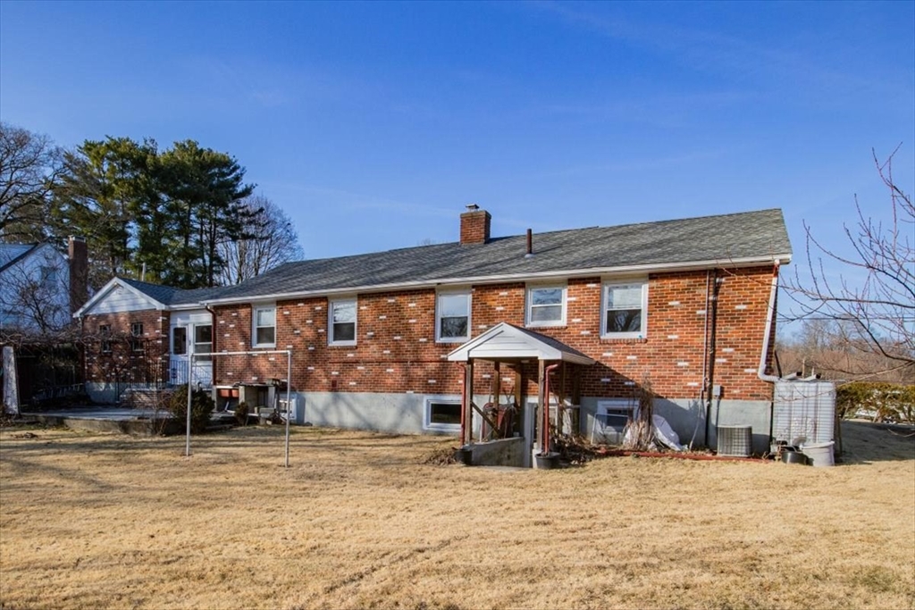 3 bed, 2 bath apartment for rent at 41 Allen Rd, Norwood — photo 35 of 38