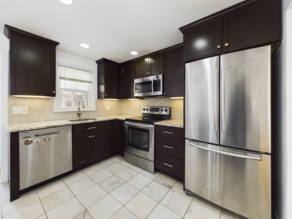 3 bed, 1 bath apartment for rent at 41 Althea Rd Unit 41, Randolph — photo 1 of 23