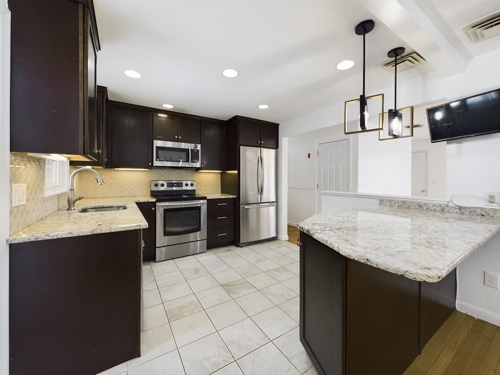 3 bed, 1 bath apartment for rent at 41 Althea Rd Unit 41, Randolph — photo 2 of 23