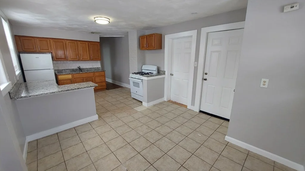 3 bed, 2 bath apartment for rent at 41 Armandine St Unit 3, Dorchester — photo 3 of 11