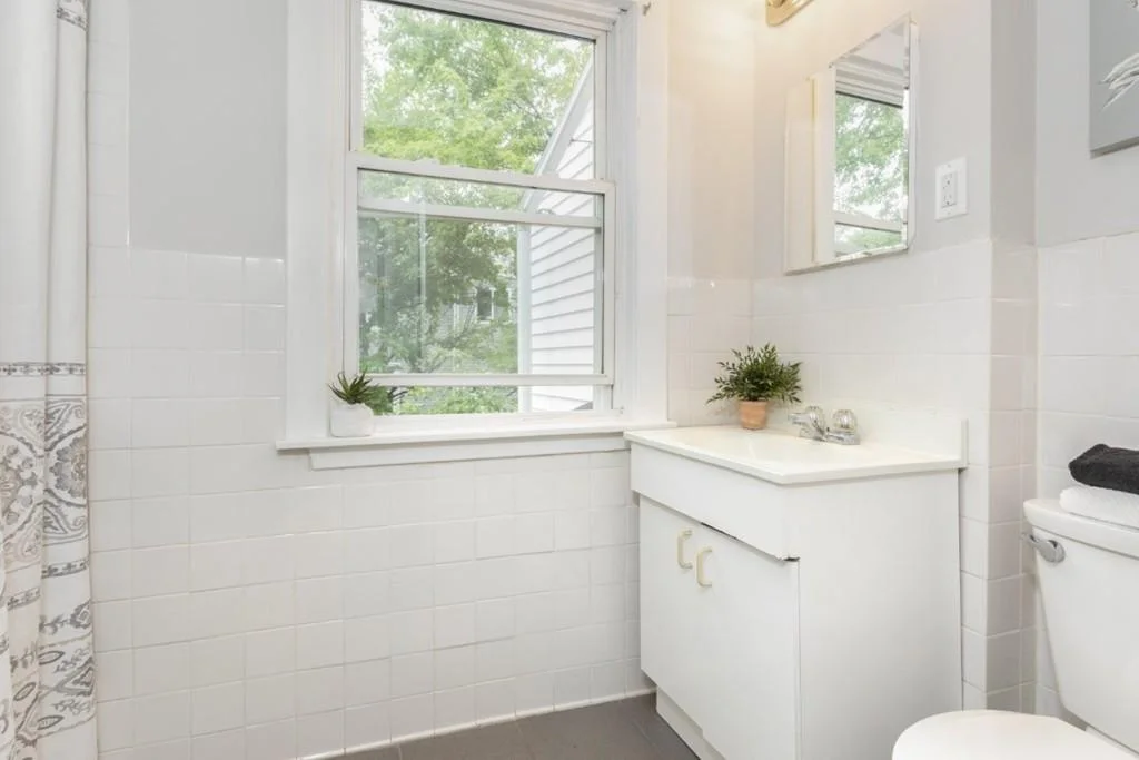 4 bed, 1 bath apartment for rent at 41 Baker St Unit 2, Malden — photo 3 of 9