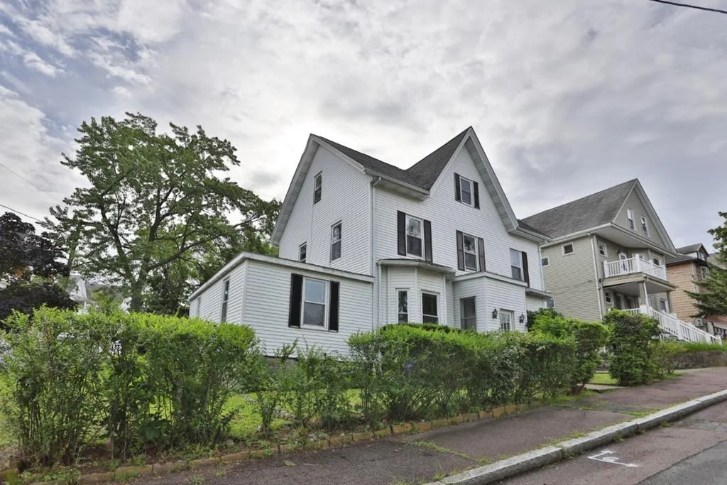 4 bed, 1 bath apartment for rent at 41 Baker St Unit 2, Malden — photo 5 of 9