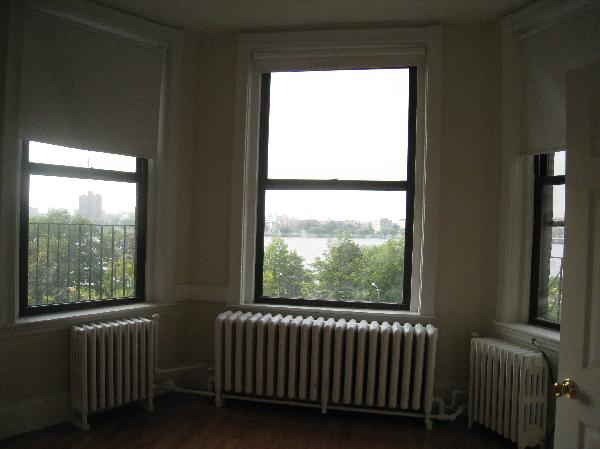 2 bed, 1 bath apartment for rent at 41 Bay State Rd Unit 3R, Fenway — photo 2 of 4