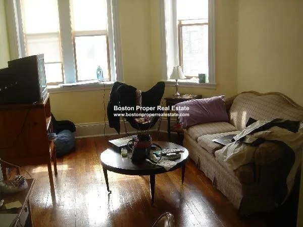 3 bed, 1 bath apartment for rent at 41 Bay State Rd Unit 4R, Fenway — photo 3 of 9