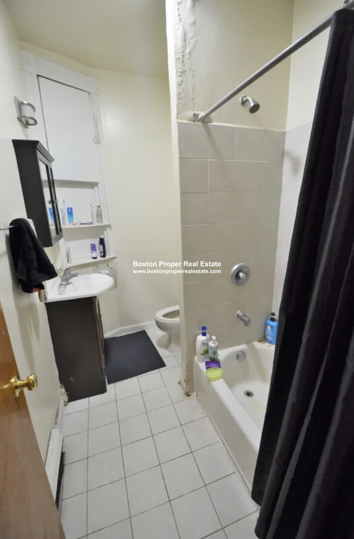 3 bed, 1 bath apartment for rent at 41 Bay State Rd Unit 4R, Fenway — photo 6 of 9
