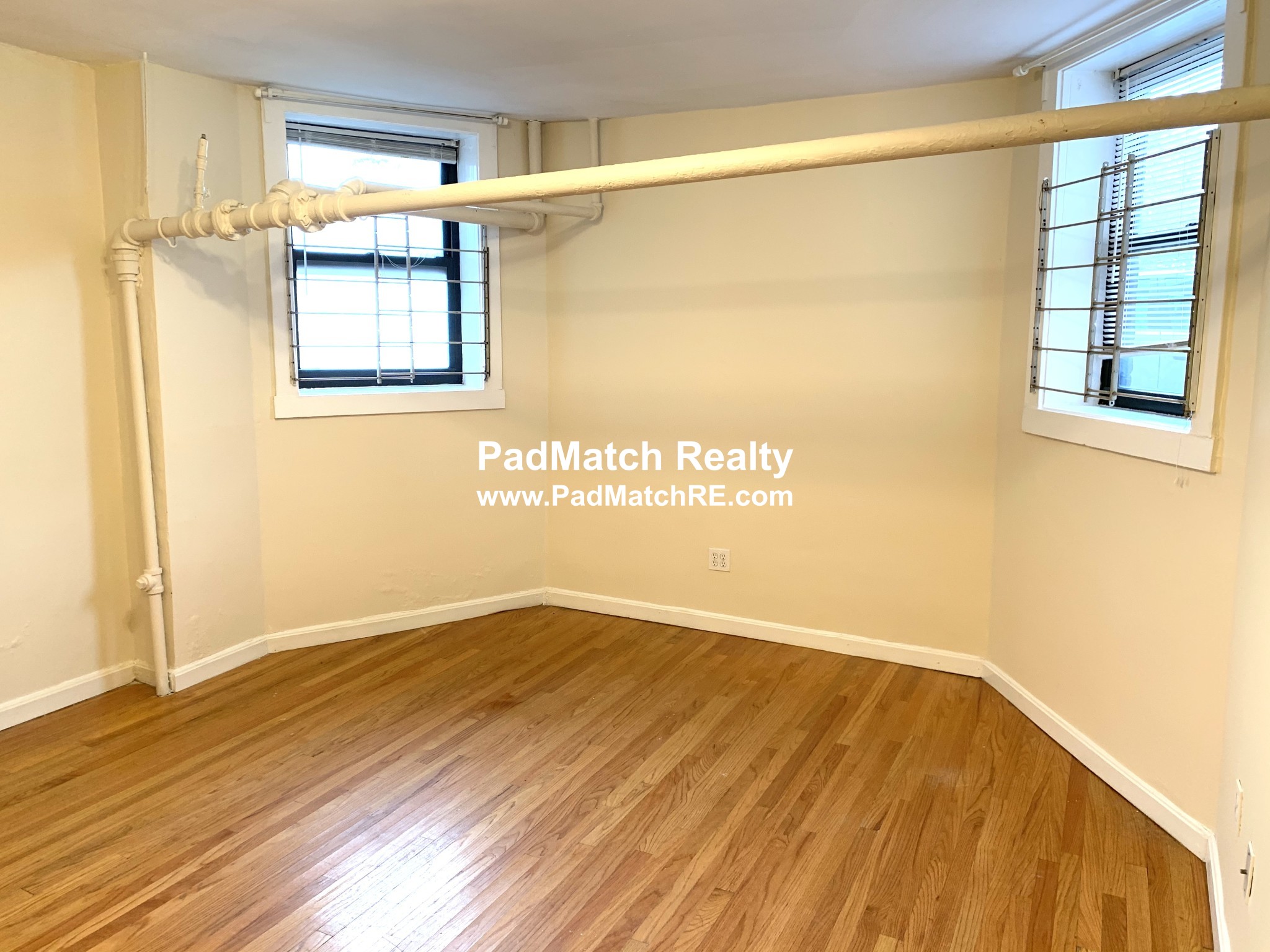 Studio bed, 1 bath apartment for rent at 41 Bay State Rd Unit Br, Fenway — photo 2 of 6