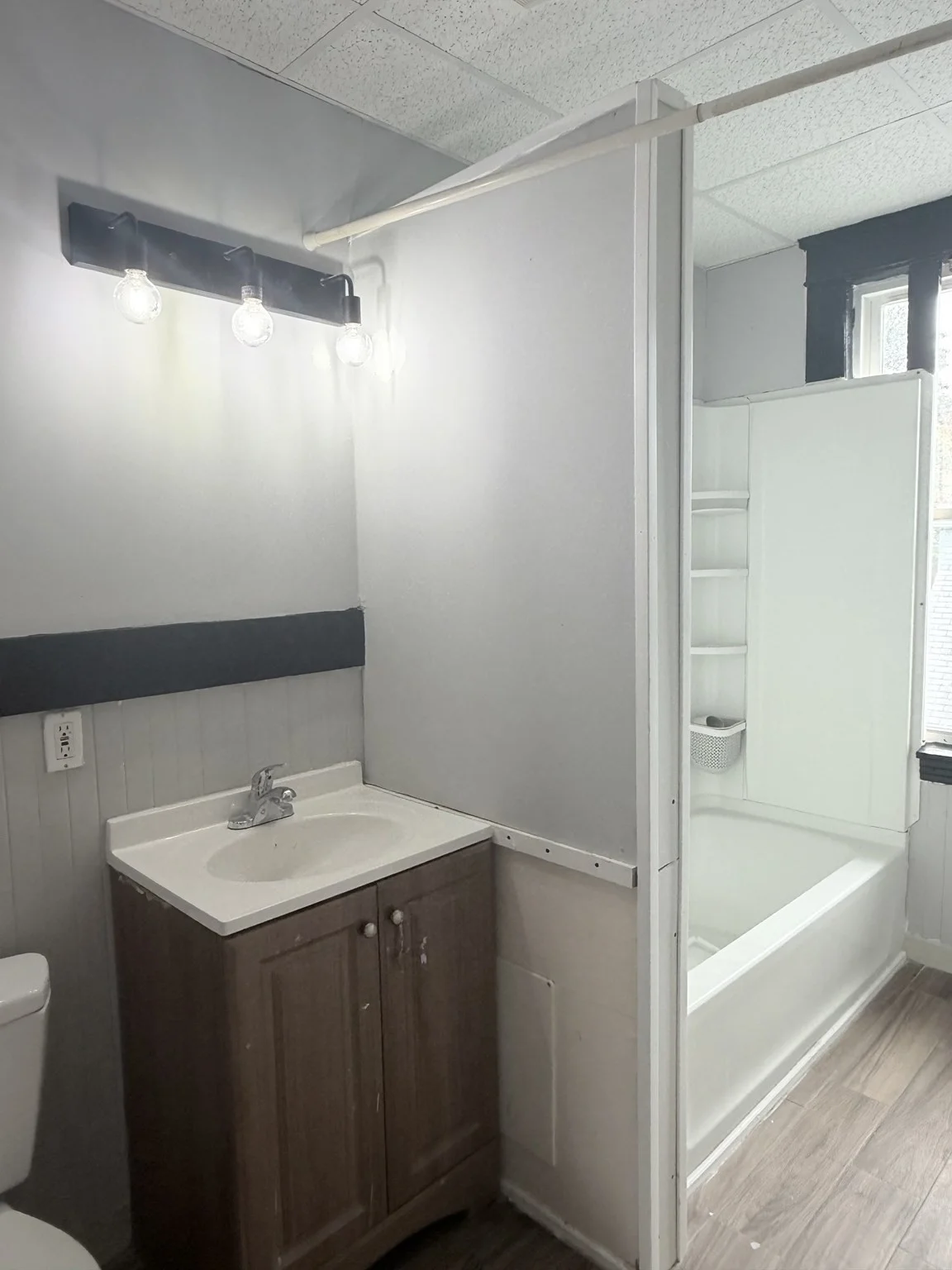 3 bed, 1 bath apartment for rent at 41 Beaver St Unit 3, Worcester — photo 9 of 10