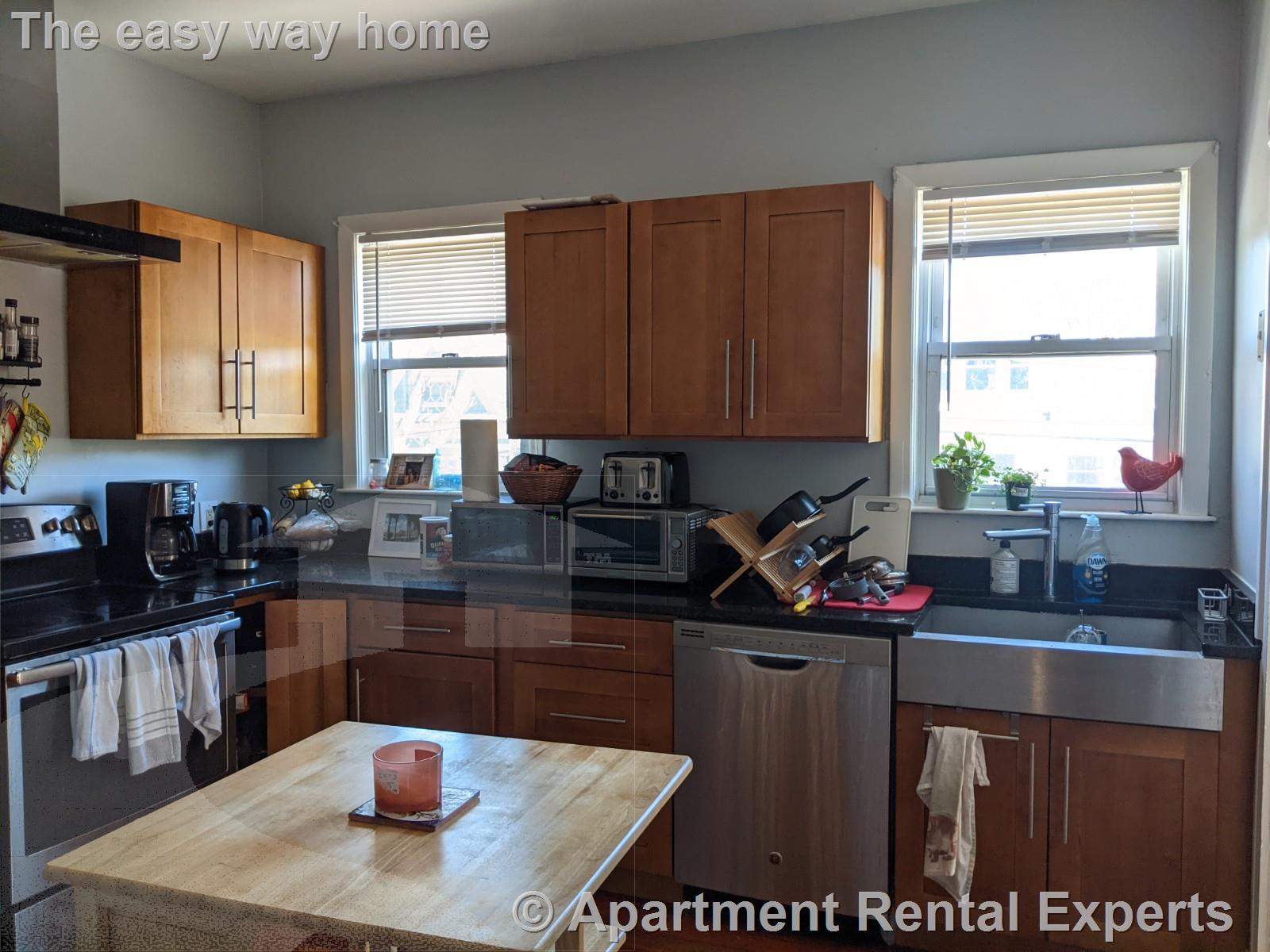 3 bed, 1 bath apartment for rent at 41 Belknap St Unit 2, Teele Square — photo 4 of 23