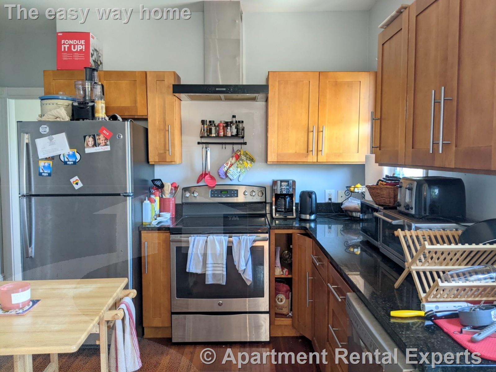 3 bed, 1 bath apartment for rent at 41 Belknap St Unit 2, Teele Square — photo 3 of 23