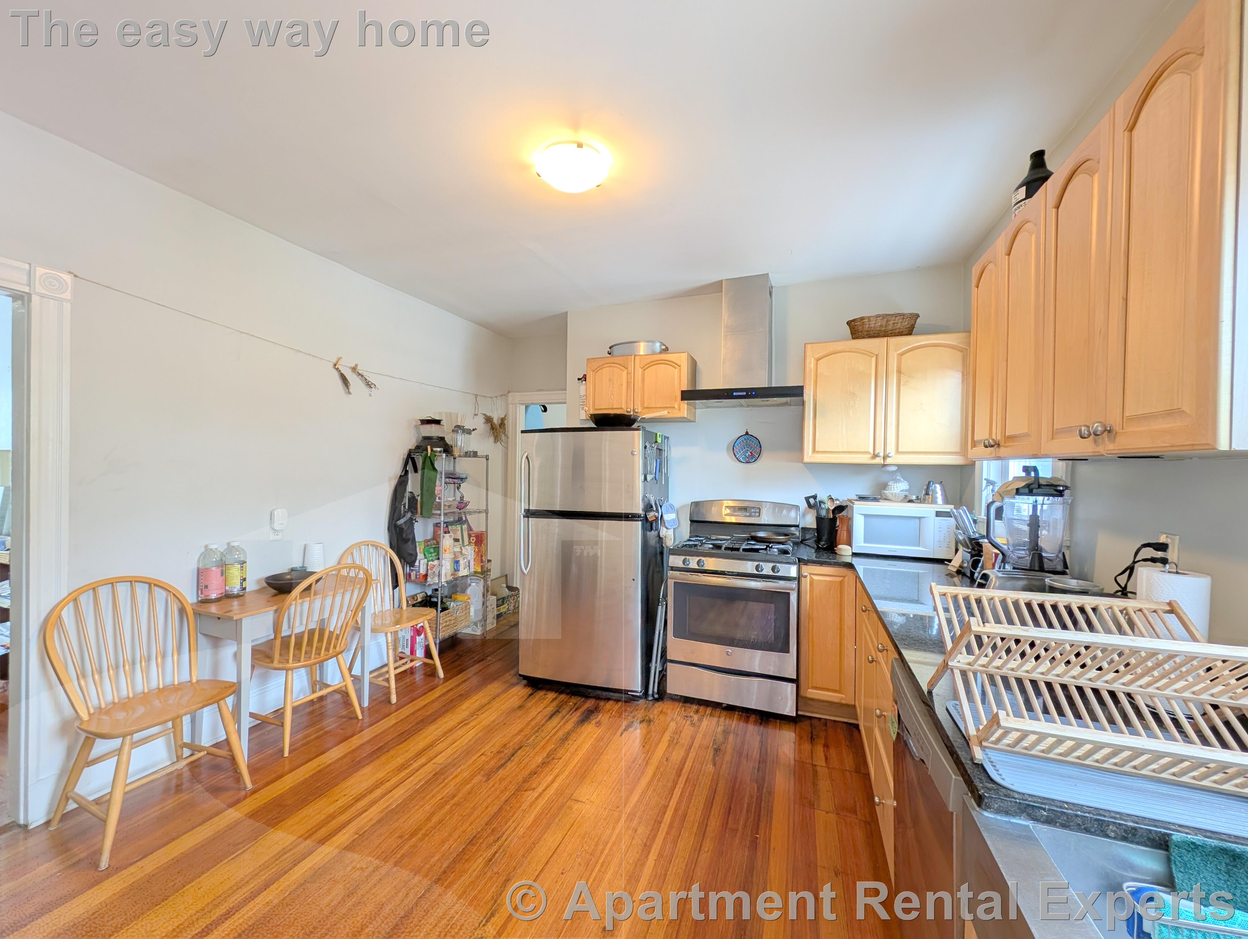 3 bed, 1 bath apartment for rent at 41 Belknap St Unit 3, Teele Square — photo 4 of 19